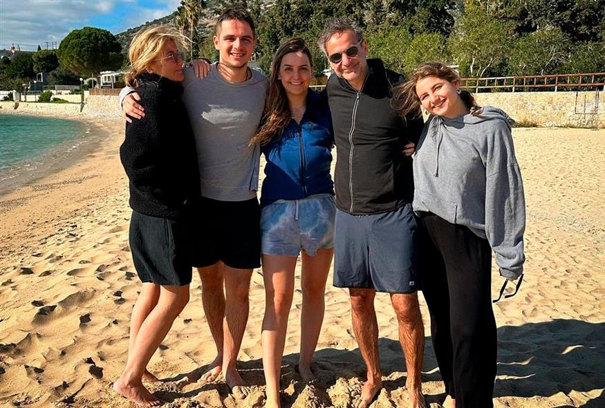 Σε παραλία στα Χανιά ο πρωθυπουργός με την οικογένειά του (Instagram)