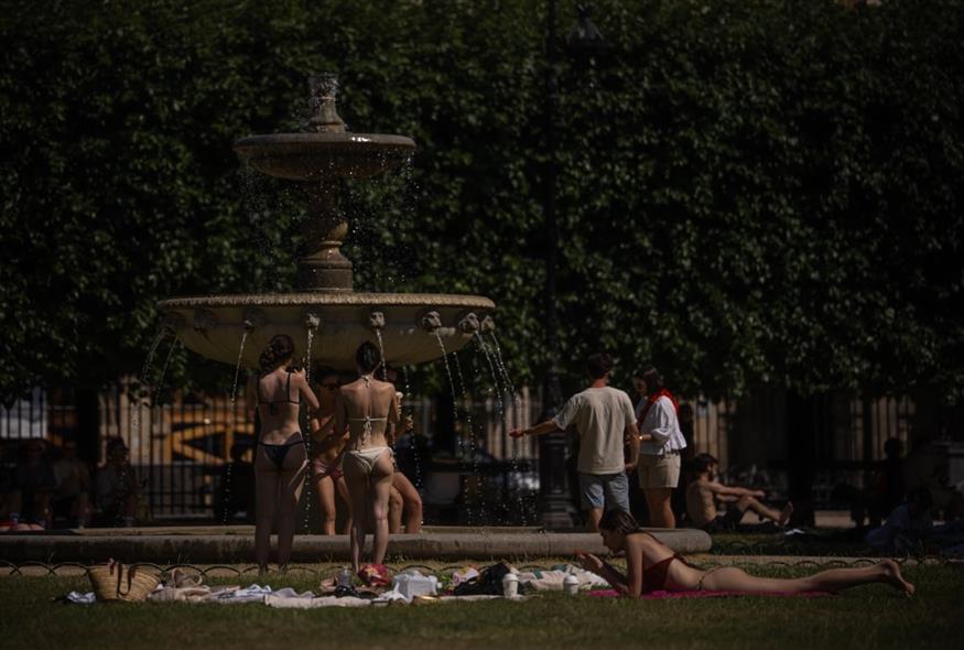Σαρώνει το κύμα καύσωνα την Ευρώπη (AP)
