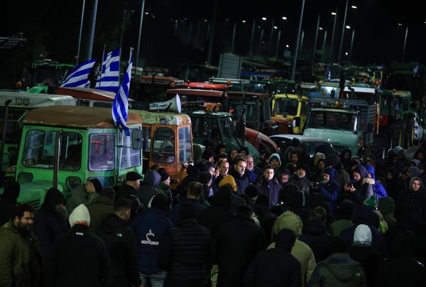 Συνέλευση αγροτών στο μπλόκο της Νίκαιας (INTIME NEWS / ΚΥΔΩΝΑΣ ΓΙΩΡΓΟΣ)