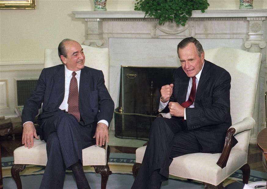 Κωνσταντίνος Μητσοτάκης-Τζορτζ Μπους στον Λευκό Οίκο (AP Photo/Ron Edmonds, File)
