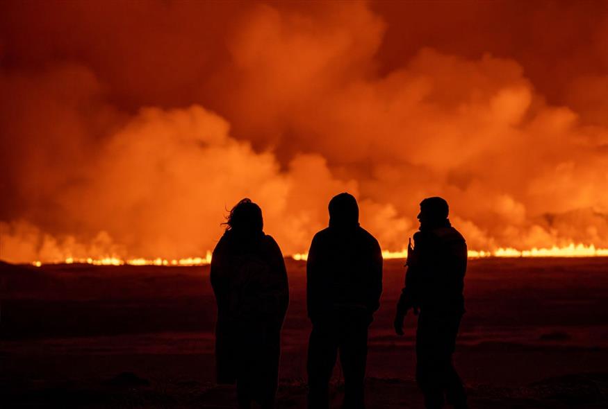 Έκρηξη ηφαιστείου στην Ισλανδία: Κόβουν την ανάσα οι εικόνες με τους πύρινους πίδακες