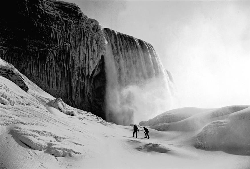 Οι παγωμένοι καταρράκτες του Νιαγάρα το 1951 (AP)