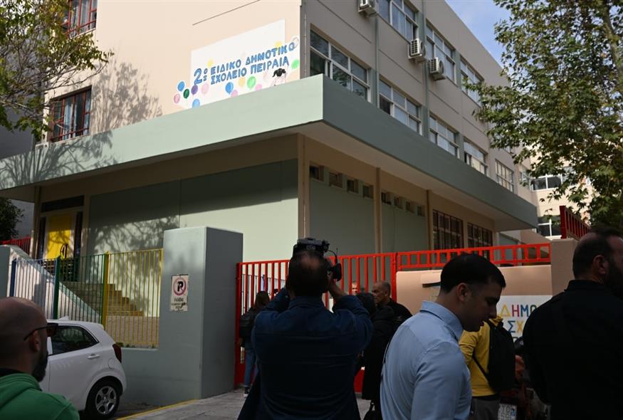 Θλίψη και οργή με τον θάνατο 13χρονης σε σχολείο (INTIME)