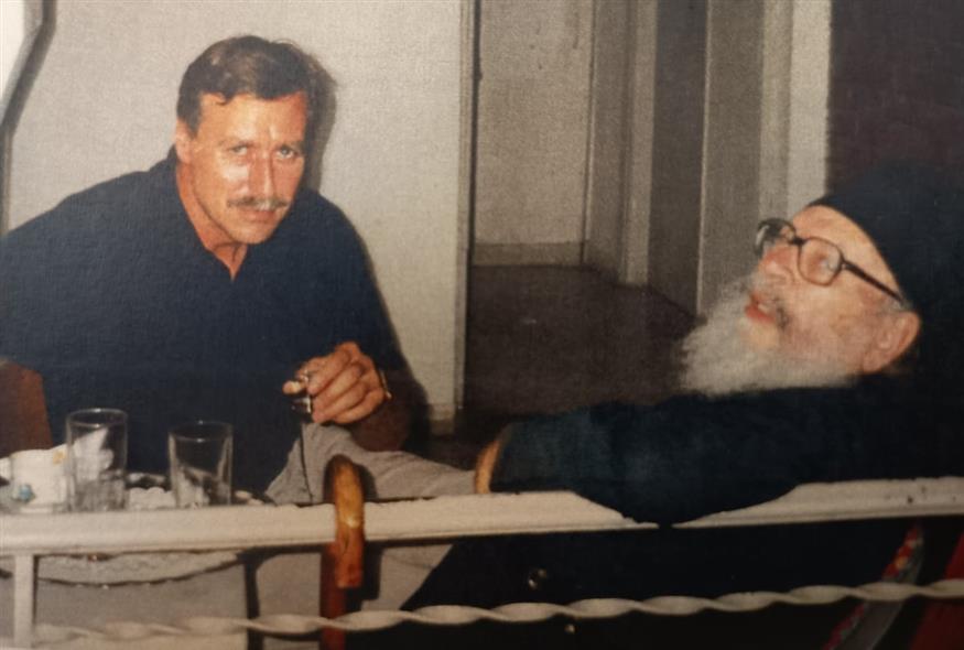 Ο Παπα-Ανυπόμονος με τον Νίκο Μάλλιαρη.