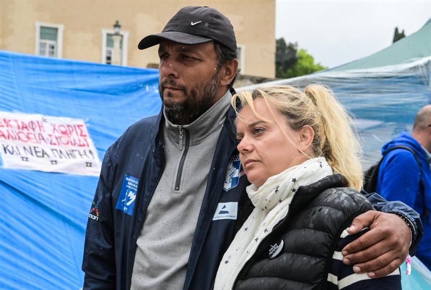 Ο Πάνος Ρούτσι με τη σύζυγό του (ΤΑΤΙΑΝΑ ΜΠΟΛΑΡΗ/EUROKINISSI)