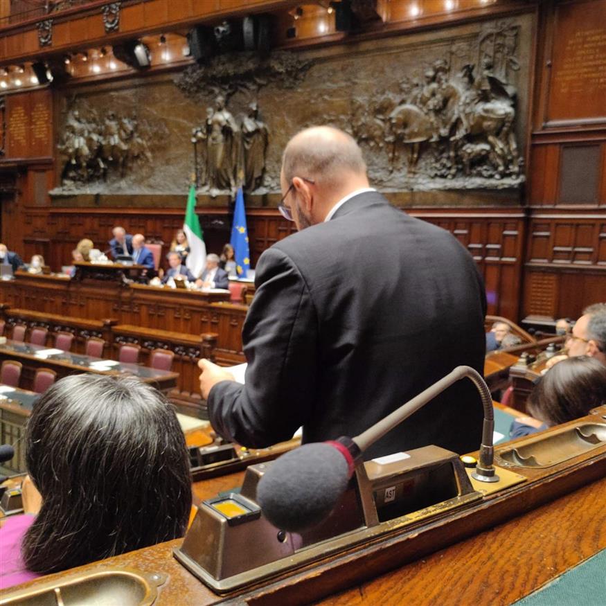 Ο Μάουρο Μπερούτο σε παρέμβαση του στην ιταλική Βουλή