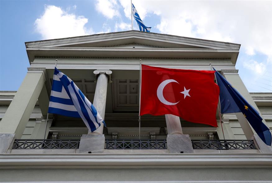 Ελληνική και τουρκική σημαία (EUROKINISSI/ΓΙΑΝΝΗΣ ΠΑΝΑΓΟΠΟΥΛΟΣ)