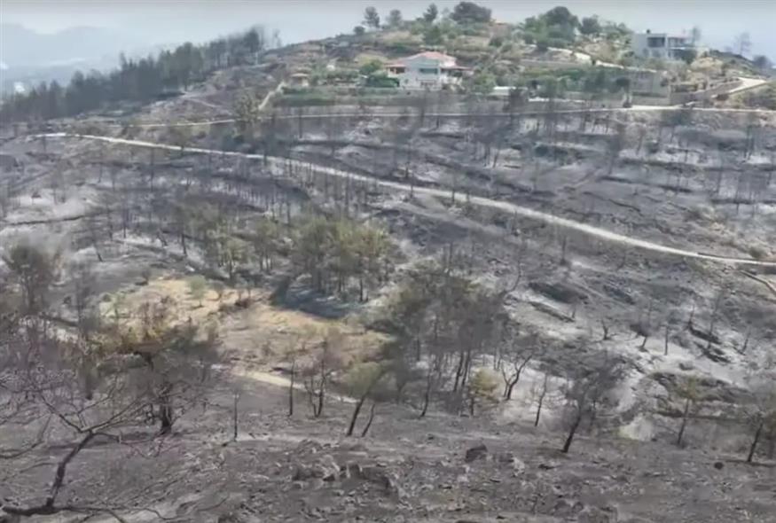 Χίος μετά τη φωτιά/politischios.gr