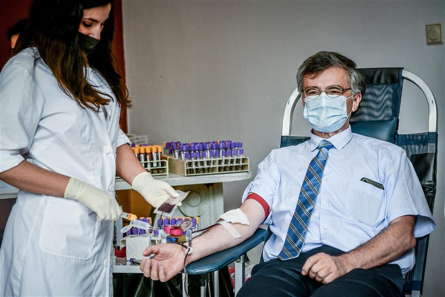 Σωτήρης Τσιόδρας - Εθελοντική αιμοδοσία στο Προεδρικό (Eurokinissi)