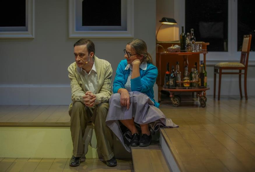 Άρης Μπαλής Το θεατρικό έργο, Μπεν και Ίμο, «ζωντανεύει» την αληθινή ιστορία της παθιασμένης και συχνά ταραχώδους σχέσης δύο από τις μεγαλύτερες μουσικές προσωπικότητες του 20ού αιώνα, του Μπέντζαμιν Μπρίττεν και της Ίμοτζεν Χολστ (Copyright: Ανδρέας Σιμόπουλος)