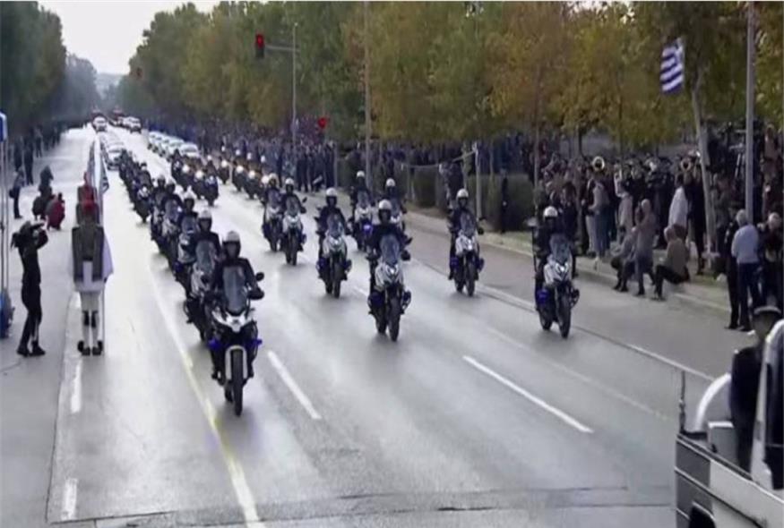 στην παρέλαση και οι μοτοσικλέτες που δώρισε στην αστυνομία ο Ιβάν Σαββίδης/video capture