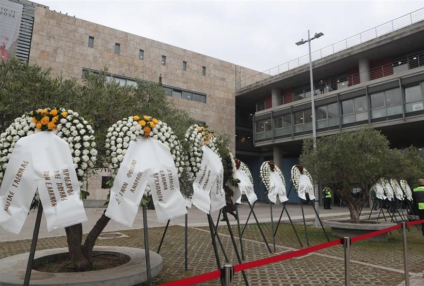 Σε λαϊκό προσκύνημα η σορός του Γιάννη Μπουτάρη/Εurokinissi