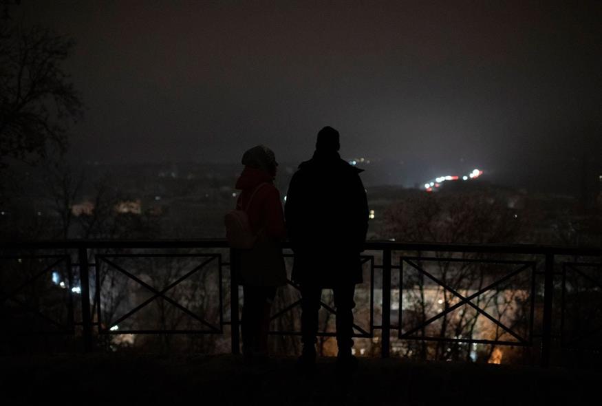 Μπλακ άουτ στο Κίεβο (AP Photo/Andrew Kravchenko)