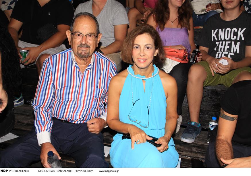 Ο Τάκης Βουγιουκλάκης με την σύζυγό του και ηθοποιό, Έφη Πίκουλα (Copyright: NDP)