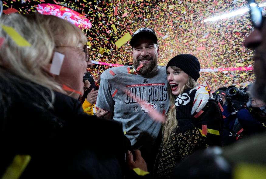 Τράβις Κέλσι και Τέιλορ Σουίφτ (Copyright: AP Photo/Ashley Landis)