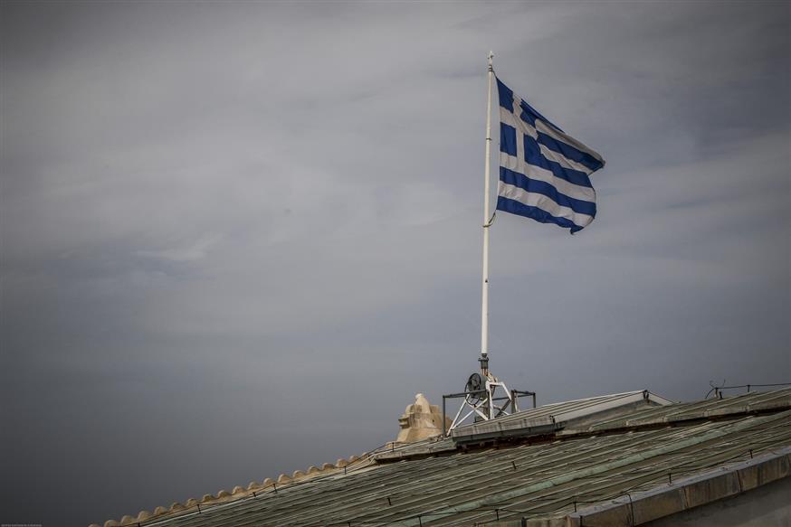 ελληνική σημαία (EUROKINISSI/ΓΙΩΡΓΟΣ ΚΟΝΤΑΡΙΝΗΣ)