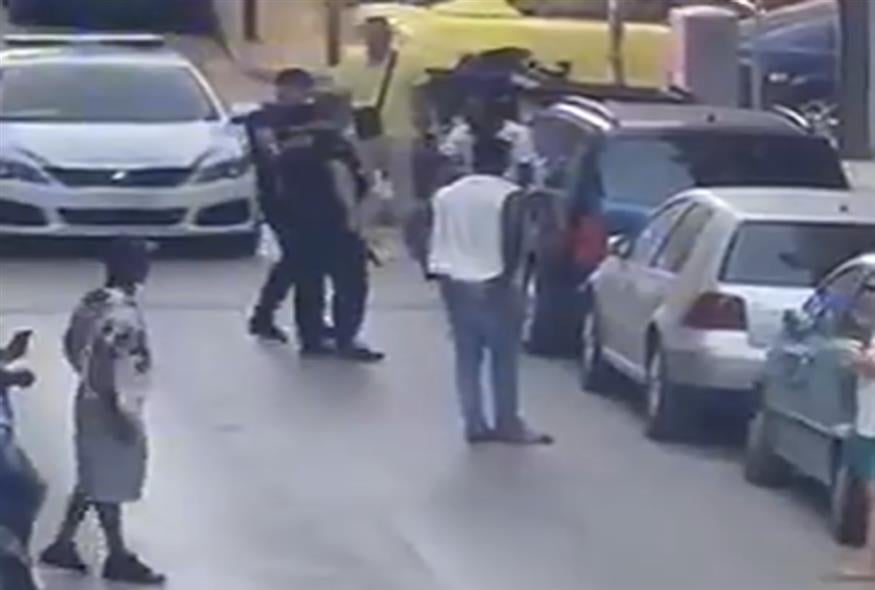 άνδρας επιτέθηκε σε αστυνομικό στην Κυψέλη