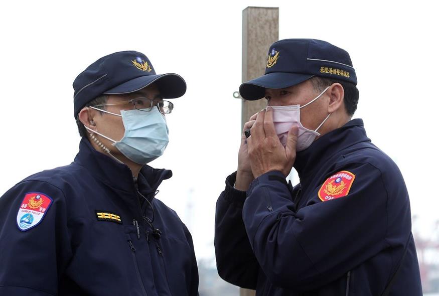 Ιάπωνες αστυνομικοί (AP Photo/Chiang Ying-ying)