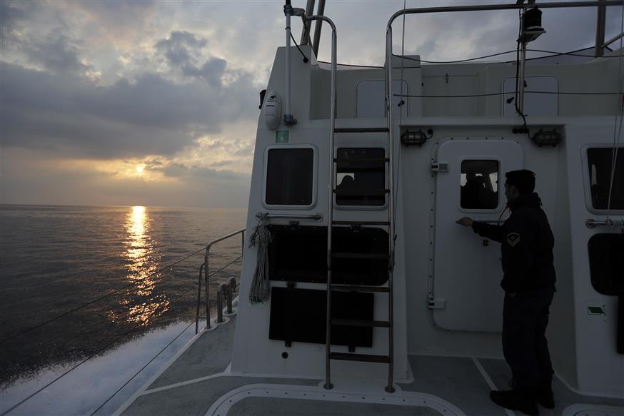 Greek coast guard vessel/(AP Photo/Thanassis Stavrakis)