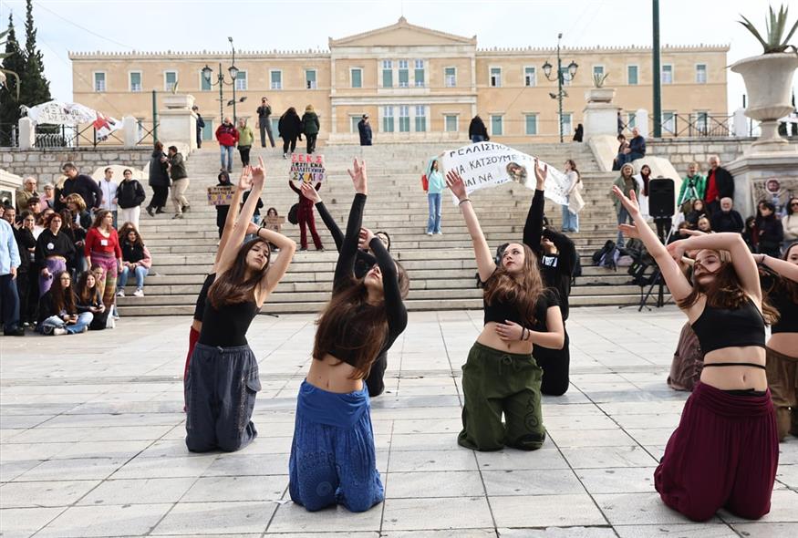 Συγκέντρωση διαμαρτυρίας από καλλιτεχνικά και μουσικά σχολεία της Αττικής στο Σύνταγμα (gallery)