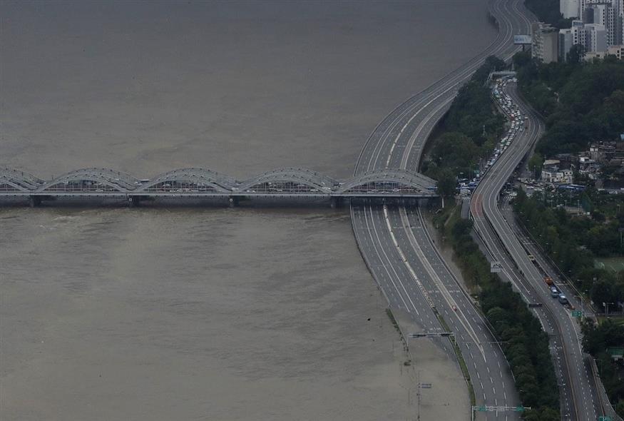 Πλημμύρες στη Σεούλ της Νότιας Κορέας (φωτογραφία αρχείου/ Associated Press)