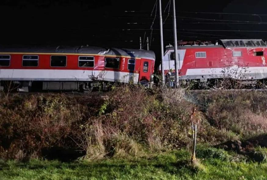 Σύγκρουση τρένων στη Σλοβακία (ktuality.sk) Σύγκρουση τρένων στη Σλοβακία (ktuality.sk)