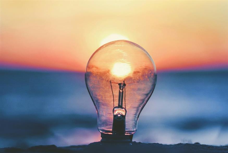 Λάμπα (UNSPLASH)