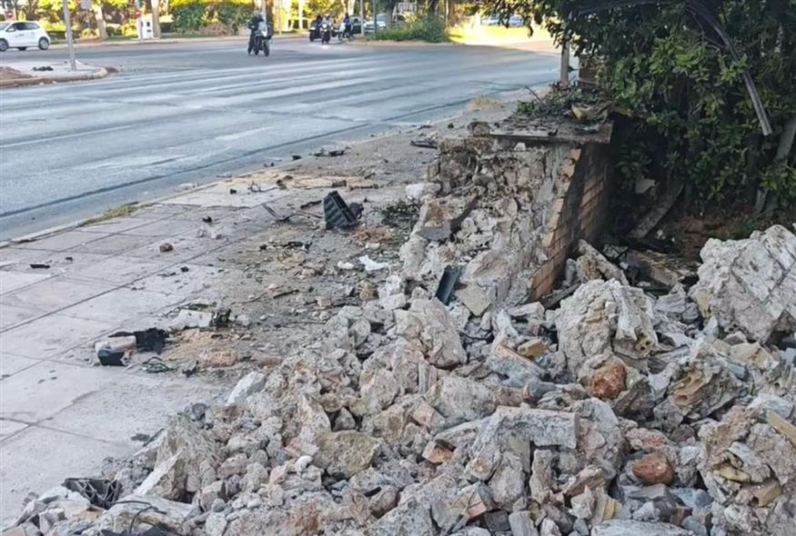 Εικόνα καταστροφής από το σφοδρό τροχαίο στην Ποσειδώνος (Orange Press)