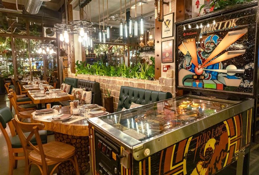 Meat The Stars, αποψή της σάλας