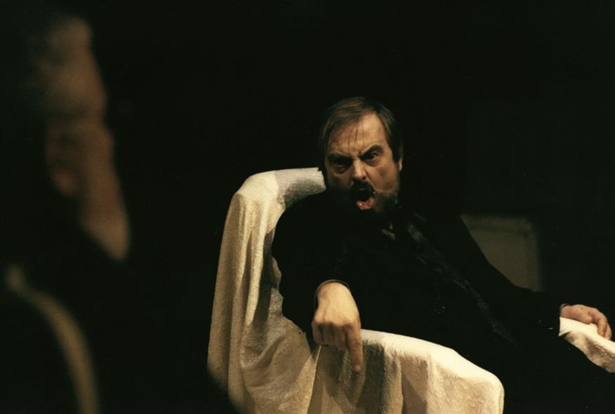 Νίκος Περέλης, «Μπόργκμαν» του Ίψεν, Πειραματική Σκηνή Εθνικού Θεάτρου 2001 (Copyright: Νίκος Κεφαλάς)