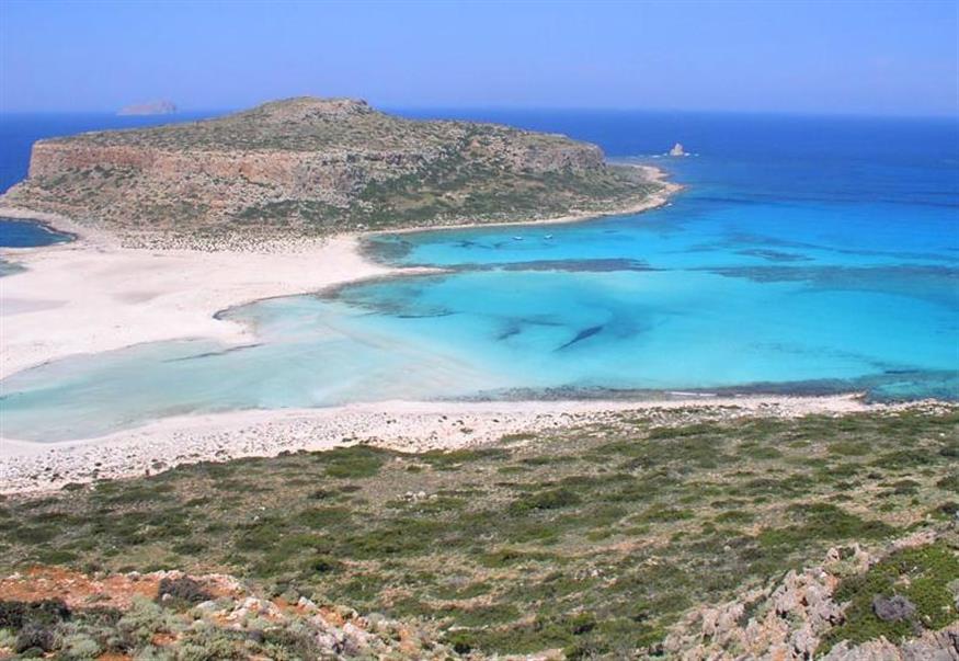 Η σπάνιας ομορφιάς παραλία του Μπάλου στο βορειοδυτικότερο άκρο της Κρήτης