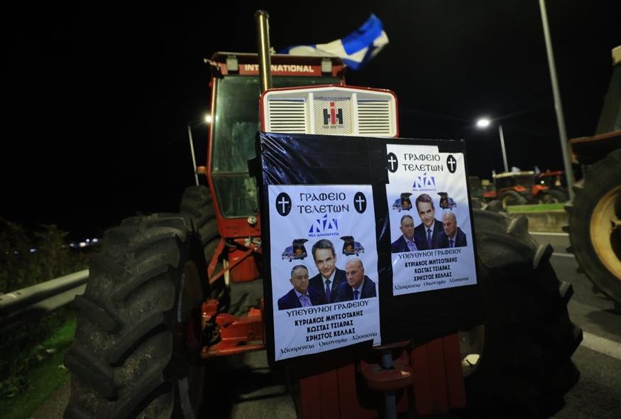 Συνέλευση αγροτών στο μπλόκο της Νίκαιας (INTIME NEWS / ΚΥΔΩΝΑΣ ΓΙΩΡΓΟΣ)