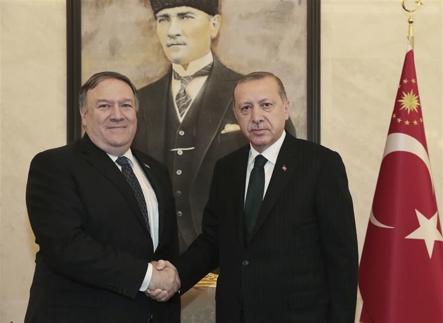 Στιγμιότυπο από παλαιότερη συνάντηση Πομπέο - Ερντογάν (Presidential Press Service via AP, Pool)