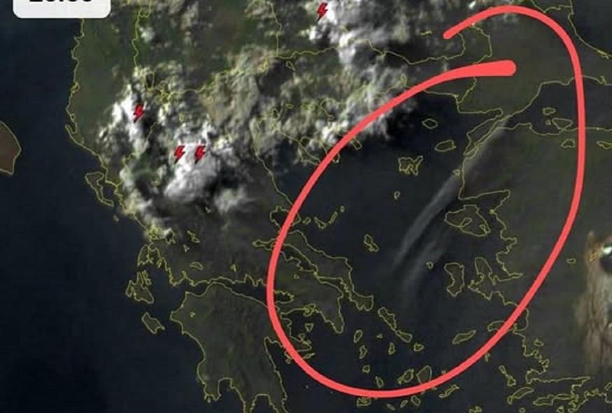 «Καπνός και μυρωδιά καμένου» στην Ανατολική Αττική και την Εύβοια