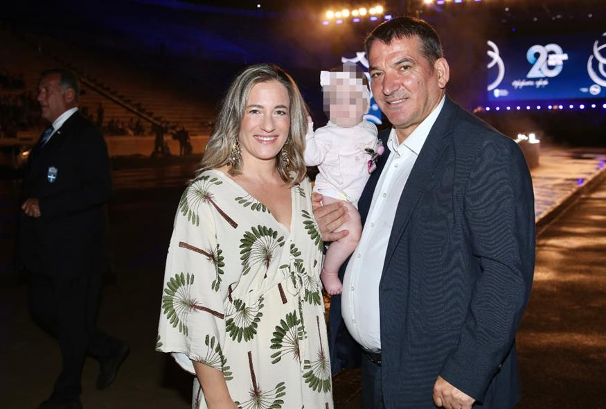 Αφροδίτη Σκαφίδα και Πύρρος Δήμας με την κόρη τους (Copyright: NDP)