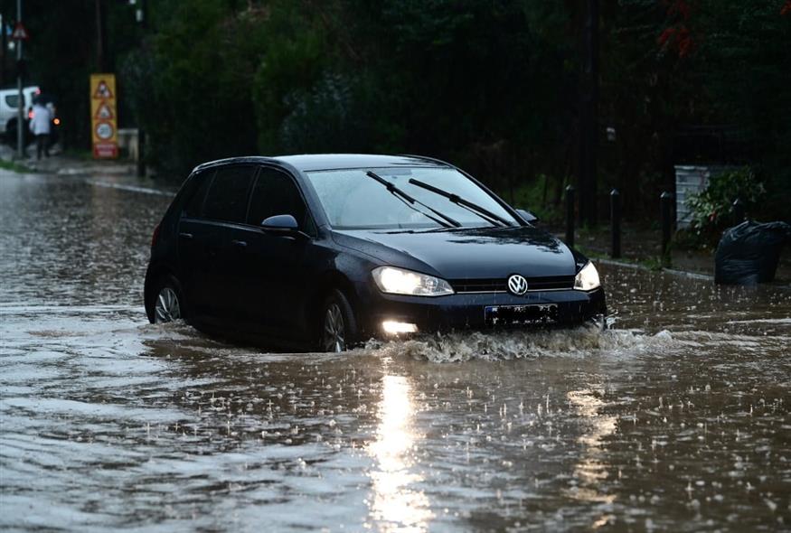 Προβλήματα σε αρκετές περιοχές δημιούργησε η κακοκαιρία (Eurokinissi)