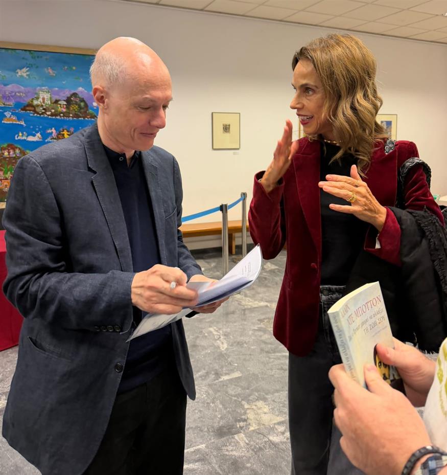 Αλαίν ντε Μποττόν Ο Αλαίν ντε Μποττόν μαζί με την Άννα Πατάκη