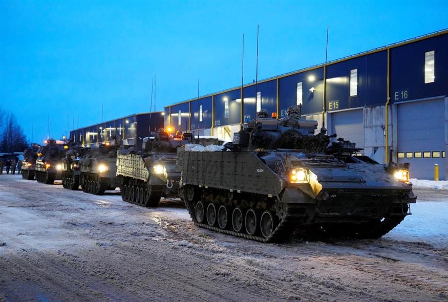Στρατιωτικά οχήματα - Φωτογραφία αρχείου (AP Photo/Pavel Golovkin)
