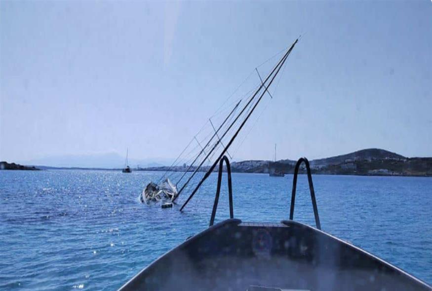 Βυθίζεται σκάφος στην Πάρο/cycladeslive.gr