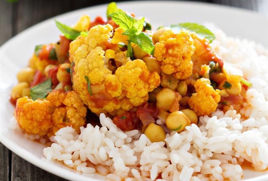 Κουνουπίδι με ρεβίθια και κάρι | ©Έθνος/EatMe Κουνουπίδι με ρεβίθια και κάρι | ©Έθνος/EatMe