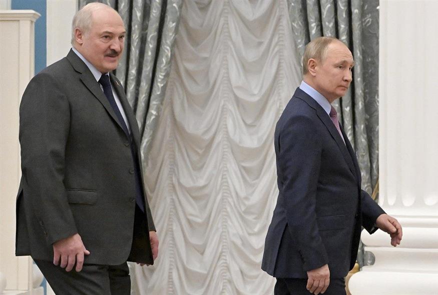 Αλεξάντερ Λουκασένκο και Βλαντίμιρ Πούτιν (Associated Press)