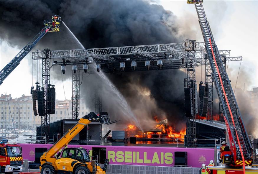 Σε ύψιστο συναγερμό παραμένουν η Γαλλία και η Ισπανία εξαιτίας των ανεξέλεγκτων πυρκαγιών (ΑP) Σε ύψιστο συναγερμό παραμένουν η Γαλλία και η Ισπανία εξαιτίας των ανεξέλεγκτων πυρκαγιών (ΑP)