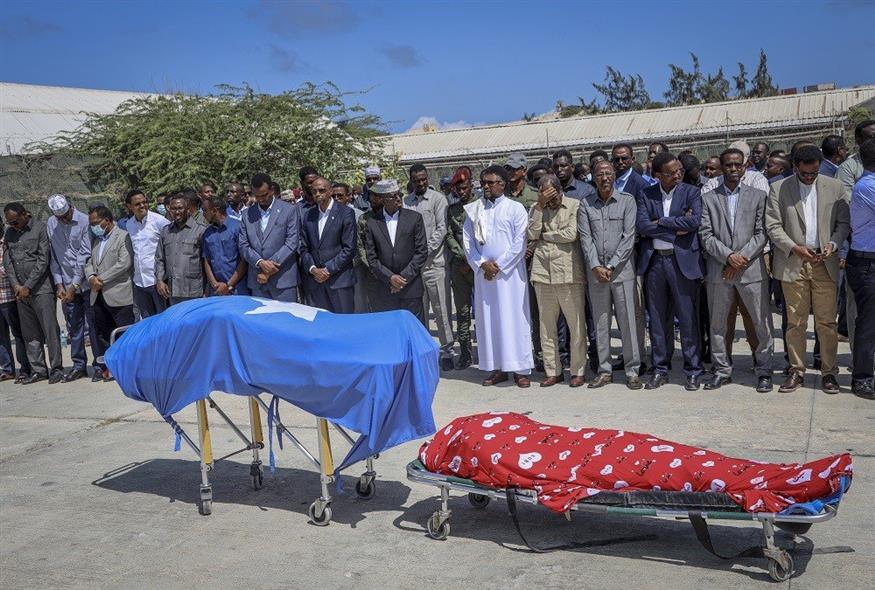 Τουλάχιστον 48 οι νεκροί από τη βομβιστική επίθεση στη Σομαλία (Associated Press)