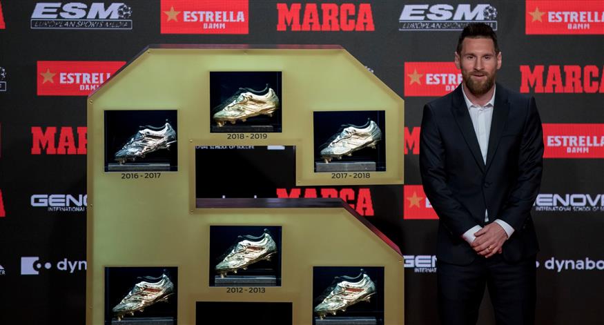 O Λιονέλ Μέσι με τα έξι χρυσά παπούτσια (AP Photo/Joan Monfort)