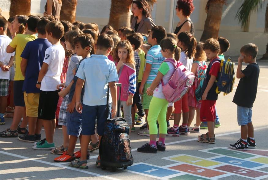 ΝΑΥΠΛΙΟ - ΑΓΙΑΣΜΟΣ ΣΕ ΔΗΜΟΤΙΚΟ ΣΧΟΛΕΙΟ (EUROKINISSI/ΒΑΣΙΛΗΣ ΠΑΠΑΔΟΠΟΥΛΟΣ)