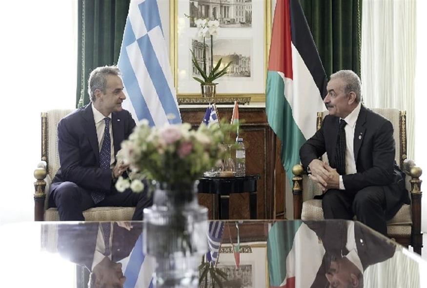 Ο Κυριάκος Μητσοτάκης με τον πρωθυπουργό της Παλαιστινιακή Αρχής
