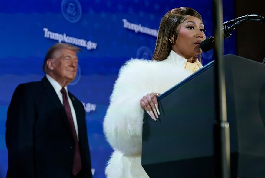 Νίκι Μινάζ - Ντόναλντ Τραμπ