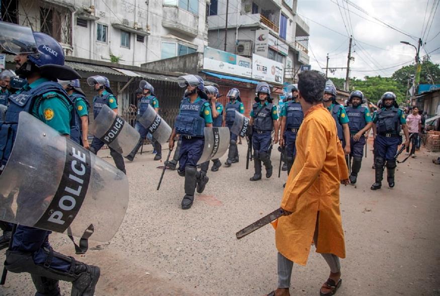 Επεισόδια σε διαδηλώσεις στο Μπανγκλαντές (EPA/MONIRUL ALAM)
