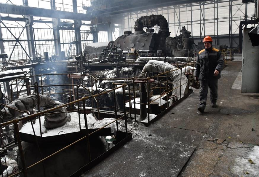 Το κατεστραμμένο εργοστάσιο παραγωγής ηλεκτρικής ενέργειας της εταιρείας DTEK στην Ουκρανία, μετά από τη ρωσική επίθεση (AP)