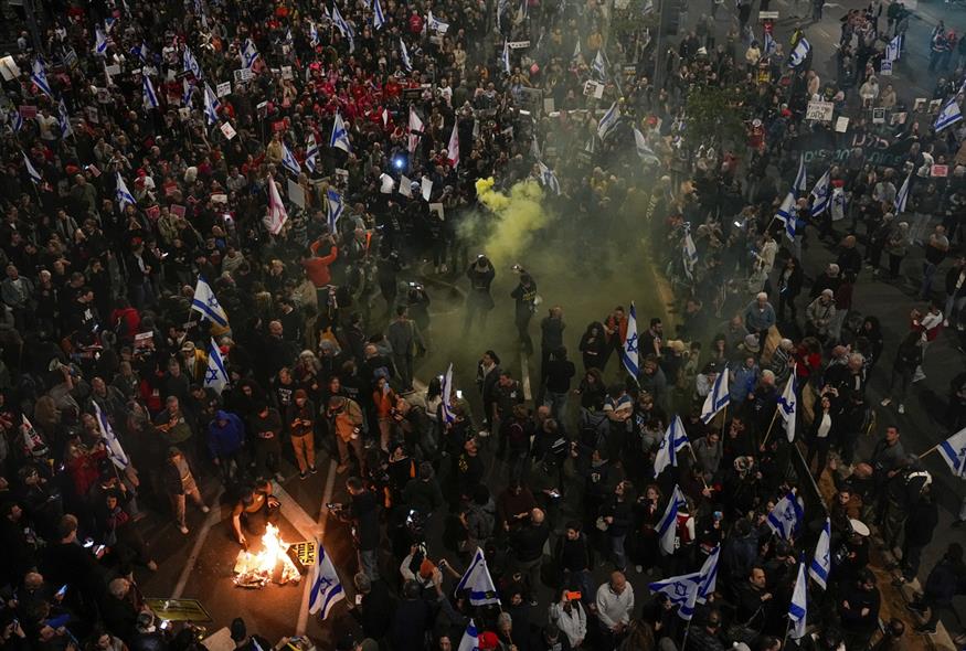Χιλιάδες διαδηλώνουν στο Ισραήλ απαιτώντας συμφωνία για τους ομήρους της Χαμάς (AP Photo/Ohad Zwigenberg)